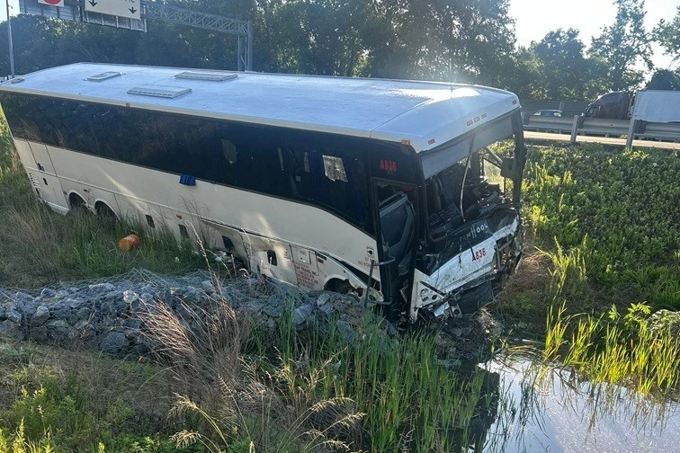 &Tau;&rho;&alpha;&gamma;&omega;&delta;ί&alpha; &sigma;&tau;&iota;&sigmaf; &Eta;&Pi;&Alpha;: 5 &nu;&epsilon;&kappa;&rho;&omicron;ί &kappa;&alpha;&iota; 34 &tau;&rho;&alpha;&upsilon;&mu;&alpha;&tau;ί&epsilon;&sigmaf; &mu;&epsilon;&tau;ά &alpha;&pi;ό &sigma;ύ&gamma;&kappa;&rho;&omicron;&upsilon;&sigma;&eta; &lambda;&epsilon;&omega;&phi;&omicron;&rho;&epsilon;ί&omicron;&upsilon;
