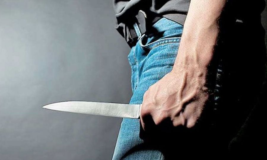 Επιτέθηκε σε Αστυνομικούς με μαχαίρι και χαρτοκόπτη- Συνελήφθη 29χρονος