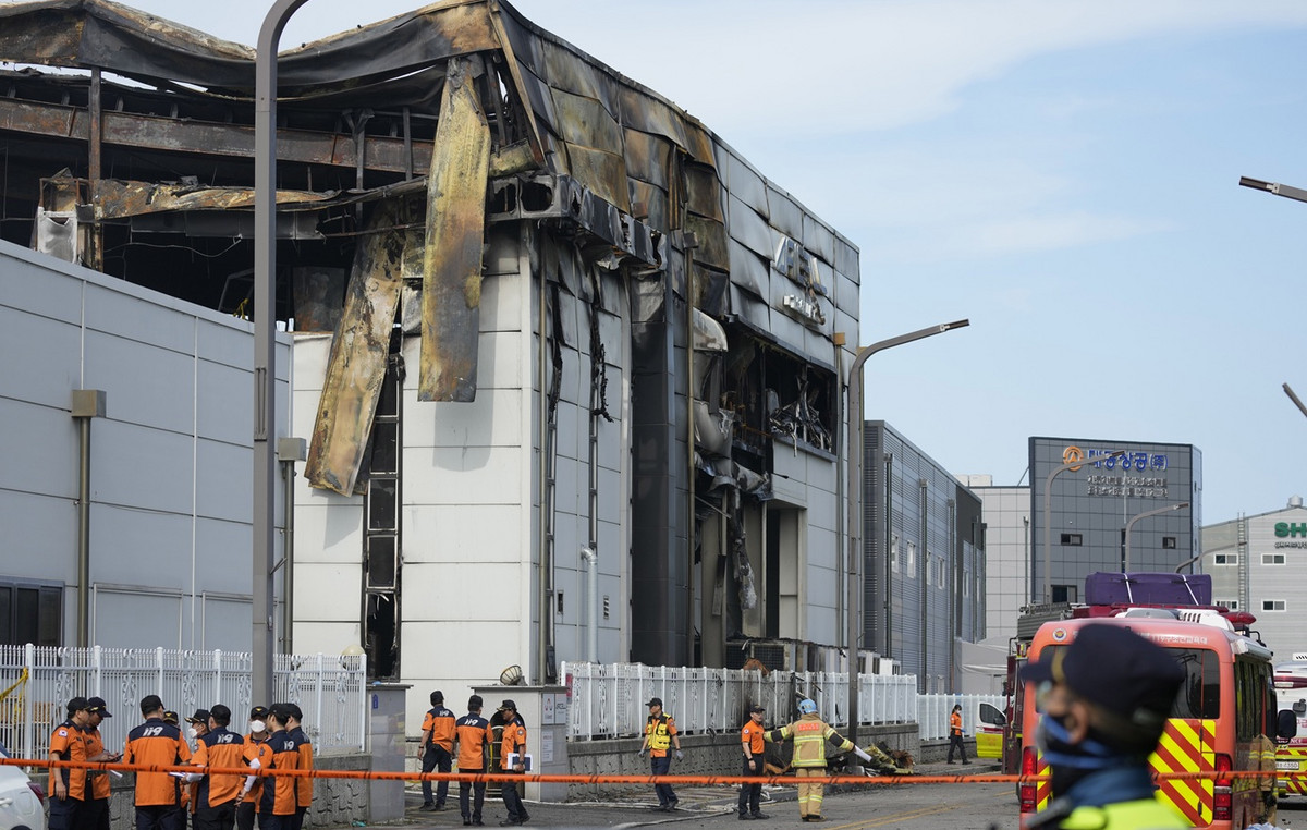 &Nu;ό&tau;&iota;&alpha; &Kappa;&omicron;&rho;έ&alpha;: &Tau;έ&sigma;&sigma;&epsilon;&rho;&iota;&sigmaf; &nu;&epsilon;&kappa;&rho;&omicron;ί &mu;&epsilon;&tau;ά &alpha;&pi;ό έ&kappa;&rho;&eta;&xi;&eta; &sigma;&epsilon; &epsilon;&rho;&gamma;&omicron;&sigma;&tau;ά&sigma;&iota;&omicron; &kappa;&alpha;&tau;&alpha;&sigma;&kappa;&epsilon;&upsilon;ή&sigmaf; ό&pi;&lambda;&omega;&nu;