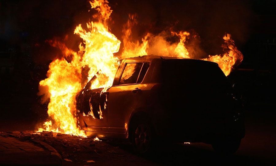 Στις φλόγες όχημα 42χρονης στη Λάρνακα