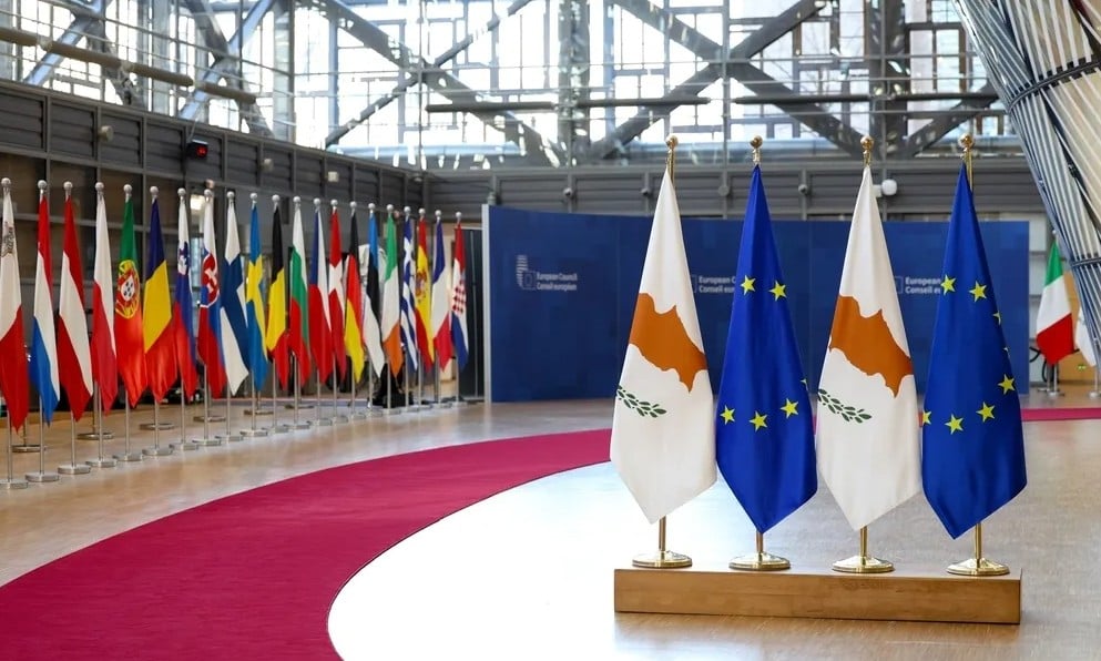 Politico: «Όχι» Λευκωσίας στις περικοπές που ζητούν Γερμανία και Ολλανδία