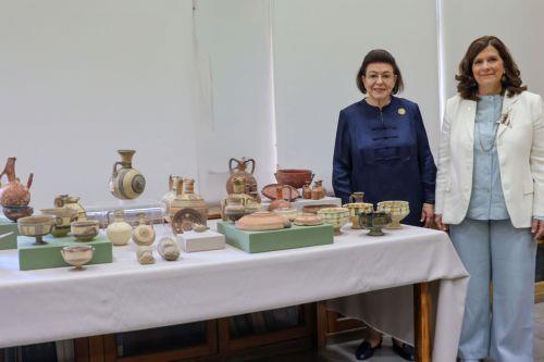 &Epsilon;&pi;&alpha;&nu;&alpha;&pi;&alpha;&tau;&rho;&iota;&sigma;&mu;ό&sigmaf; 48 &kappa;&upsilon;&pi;&rho;&iota;&alpha;&kappa;ώ&nu; &alpha;&rho;&chi;&alpha;&iota;&omicron;&tau;ή&tau;&omega;&nu; &alpha;&pi;ό &tau;&eta;&nu; &Epsilon;&lambda;&lambda;ά&delta;&alpha;