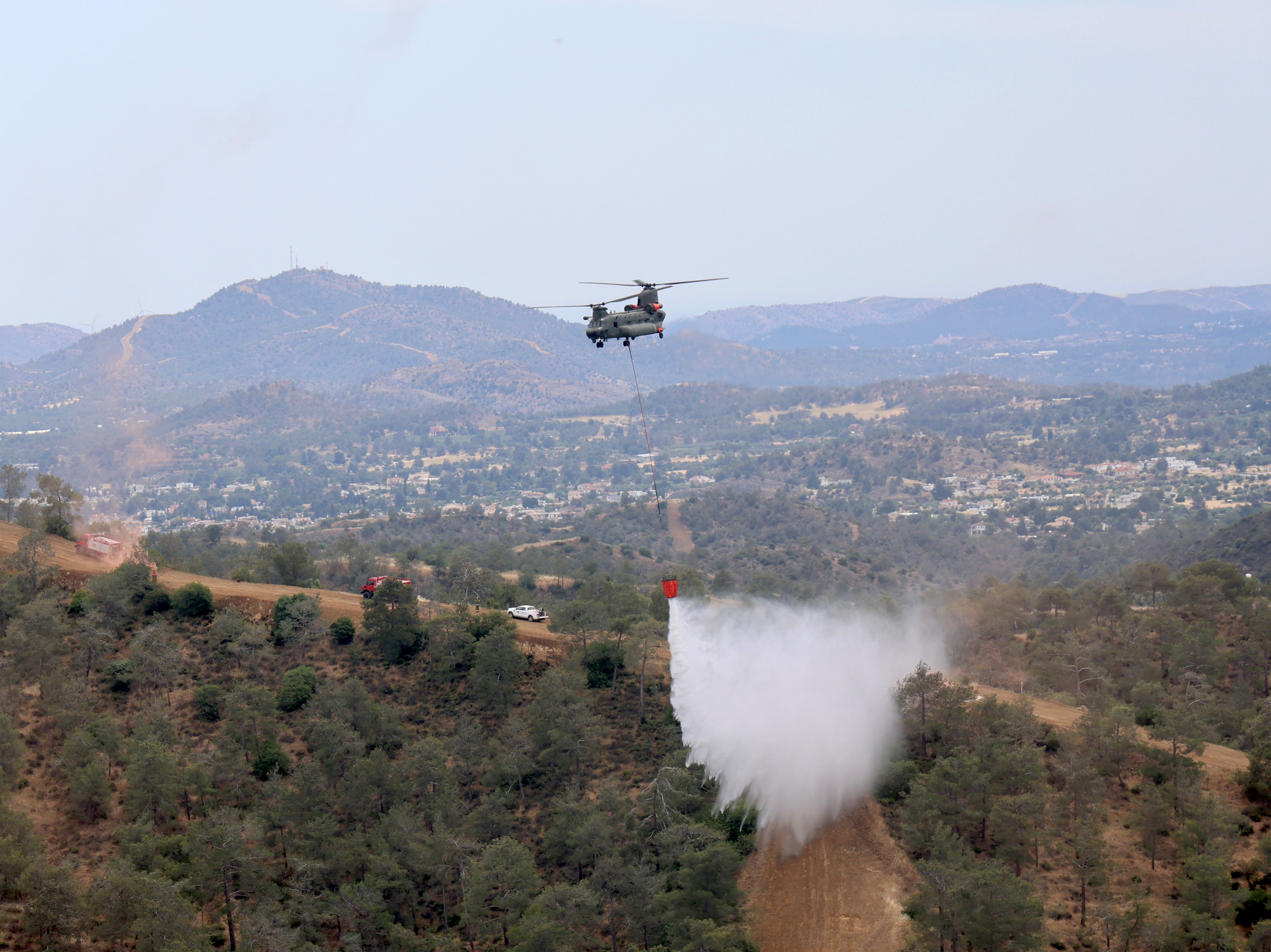 Τα Chinook των Βρετανικών Βάσεων έτοιμα για την αντιπυρική περίοδο