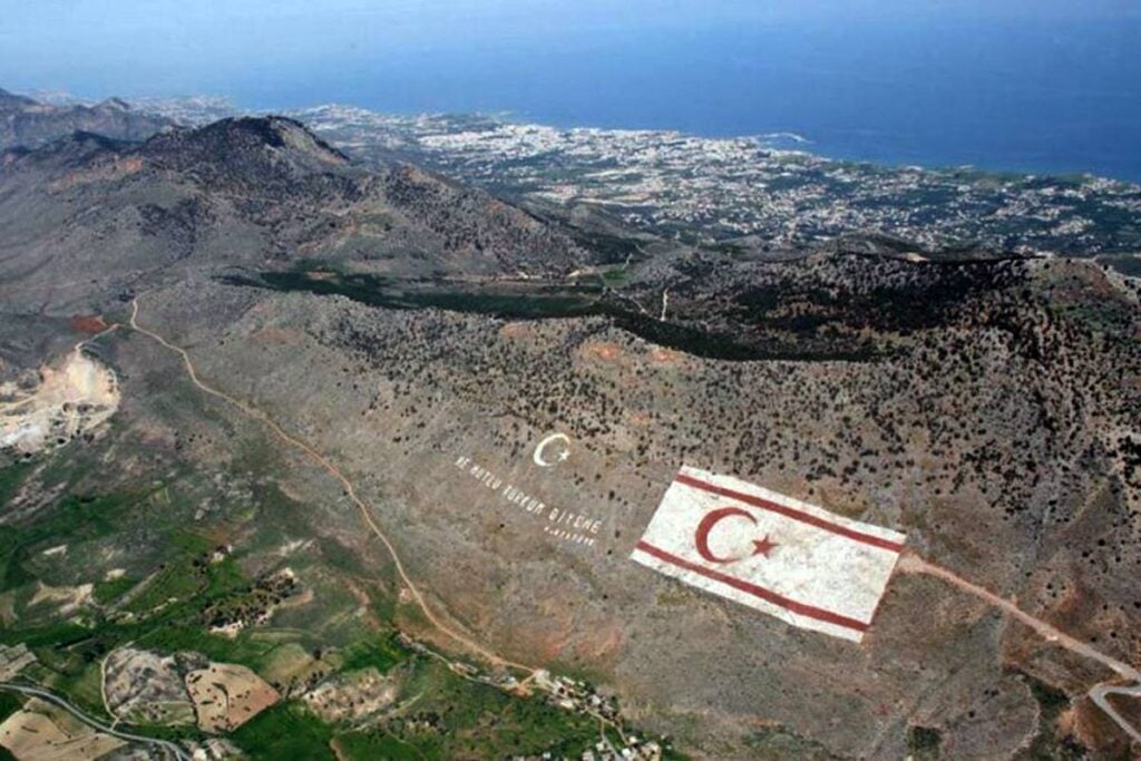 Ψευδοκράτος: «Επιχείρηση εντυπώσεων» το παράθυρο ευκαιρίας για λύση
