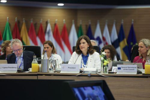 &Kappa;&alpha;&sigma;&sigma;&iota;&alpha;&nu;ί&delta;&omicron;&upsilon;: &Beta;&alpha;&sigma;&iota;&kappa;ή &pi;&rho;&omicron;&tau;&epsilon;&rho;&alpha;&iota;ό&tau;&eta;&tau;&alpha; &eta; &pi;&rho;&omicron;&sigma;&tau;&alpha;&sigma;ί&alpha; &pi;&omicron;&lambda;&iota;&tau;&iota;&sigma;&tau;&iota;&kappa;ή&sigmaf; &kappa;&lambda;&eta;&rho;&omicron;&nu;&omicron;&mu;&iota;ά&sigmaf;