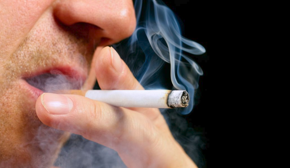 &Eta; &Kappa;ύ&pi;&rho;&omicron;&sigmaf; &kappa;&alpha;&pi;&nu;ί&zeta;&epsilon;&iota; &sigma;&alpha;&nu; &nu;&alpha; &mu;&eta;&nu; &upsilon;&pi;ά&rho;&chi;&epsilon;&iota; 2040 - &Sigma;&tau;&eta;&nu; &laquo;&epsilon;&lambda;ί&tau;&raquo; &tau;&omega;&nu; &kappa;&alpha;&pi;&nu;&iota;&sigma;&tau;ώ&nu; &tau;&eta;&sigmaf; &Epsilon;&Epsilon;