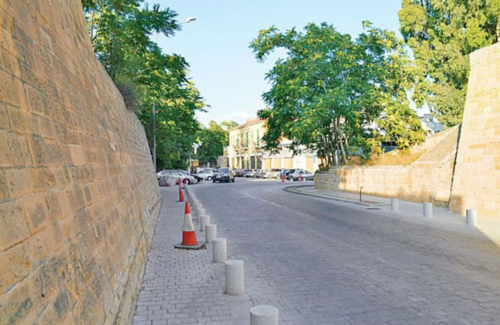 &Epsilon;&rho;&gamma;ά &sigma;&tau;&eta;&nu; &Pi;&alpha;&lambda;&iota;ά &Lambda;&epsilon;&upsilon;&kappa;&omega;&sigma;ί&alpha; &pi;έ&rho;&iota;&xi; &Pi;&rho;&omicron;&mu;&alpha;&chi;ώ&nu;&alpha; &Kappa;&omega;&sigma;&tau;ά&nu;&tau;&zeta;&alpha;- &Pi;&omicron;&iota;&omicron;&iota; &delta;&rho;ό&mu;&omicron;&iota; &kappa;&lambda;&epsilon;ί&nu;&omicron;&upsilon;&nu;
