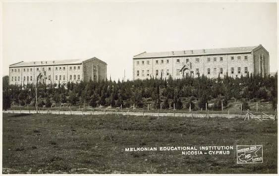 1926&nbsp;&Mu;&epsilon;&lambda;&kappa;&omicron;&nu;&iota;ά&nu;: 100 &chi;&rho;ό&nu;&iota;&alpha; &alpha;&pi;ό &tau;&eta;&nu; ί&delta;&rho;&upsilon;&sigma;ή &tau;&omicron;&upsilon;, 21 &chi;&rho;ό&nu;&iota;&alpha; &sigma;&iota;&omega;&pi;ή&sigmaf;