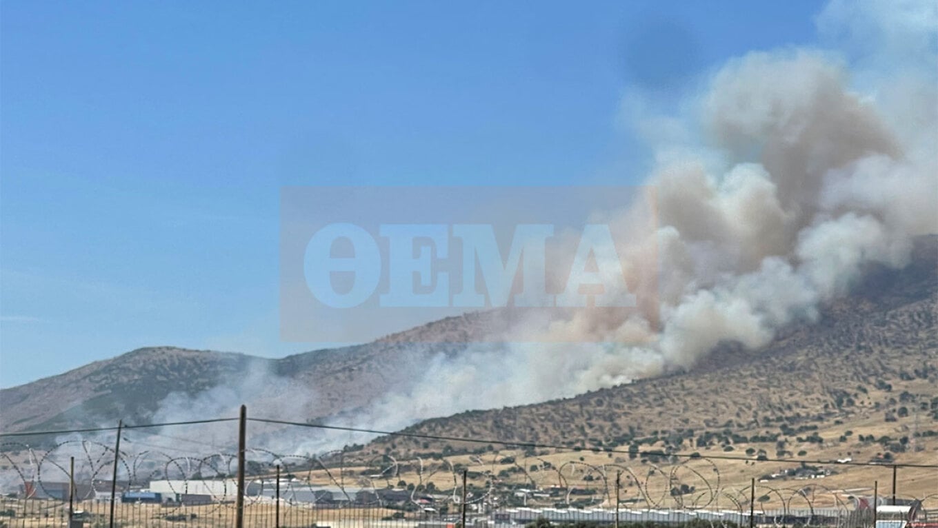 Φωτιά στον Ασπρόπυργο – Επιχειρούν 5 ελικόπτερα