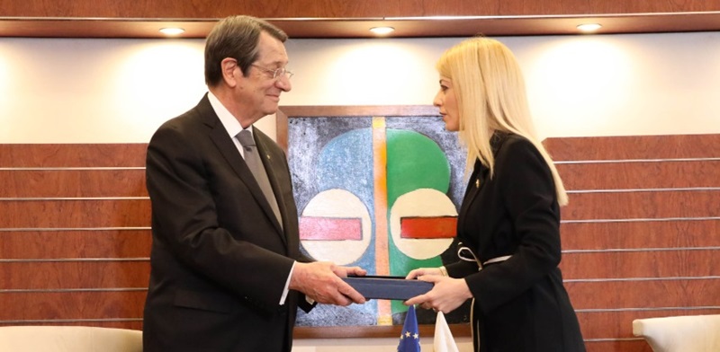 &Sigma;&upsilon;&gamma;&chi;&alpha;&rho;&eta;&tau;ή&rho;&iota;&alpha; &Alpha;&nu;&alpha;&sigma;&tau;&alpha;&sigma;&iota;ά&delta;&eta; &sigma;&tau;&eta;&nu; &Alpha;&nu;&nu;ί&tau;&alpha; - &Chi;&alpha;&rho;&alpha;&kappa;&tau;ή&rho;&iota;&sigma;&epsilon; &epsilon;&pi;ά&xi;&iota;&alpha; &tau;&eta;&nu; &epsilon;&pi;&alpha;&nu;&epsilon;&kappa;&lambda;&omicron;&gamma;ή &tau;&eta;&sigmaf;