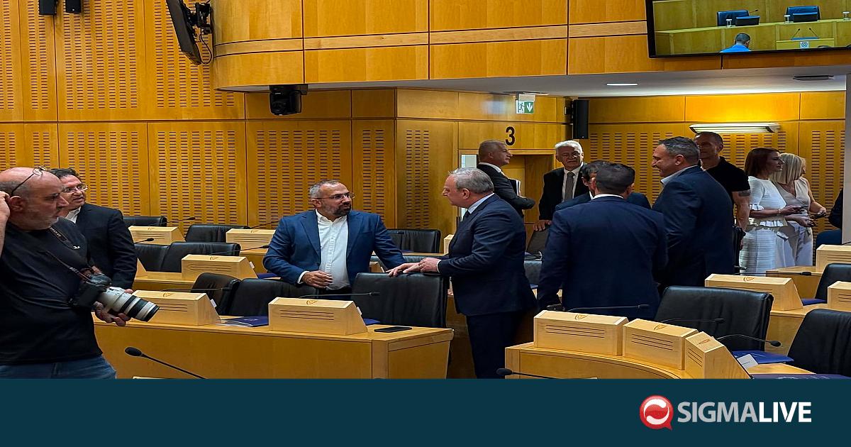 &Alpha;&Kappa;&Epsilon;&Lambda;: &Eta; Ά&mu;&epsilon;&sigma;&eta; &Delta;&eta;&mu;&omicron;&kappa;&rho;&alpha;&tau;ί&alpha; &alpha;&pi;&omicron;&kappa;&alpha;&lambda;ύ&phi;&theta;&eta;&kappa;&epsilon; &sigma;&tau;&eta;&rho;ί&zeta;&omicron;&nu;&tau;&alpha;&sigmaf; &tau;&omicron; &kappa;ό&mu;&mu;&alpha; &tau;&omicron;&upsilon; &sigma;&upsilon;&sigma;&tau;ή&mu;&alpha;&tau;&omicron;&sigmaf;