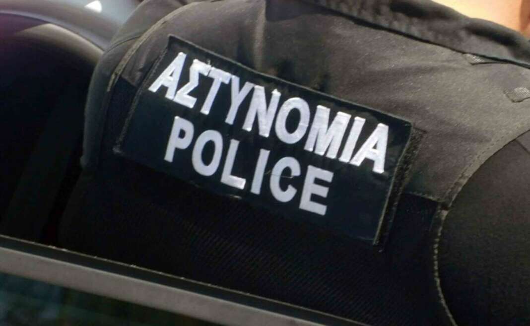 Χειροπέδες σε δόκιμο αστυνομικό για παράνομη κατοχή αναβολικών ουσιών