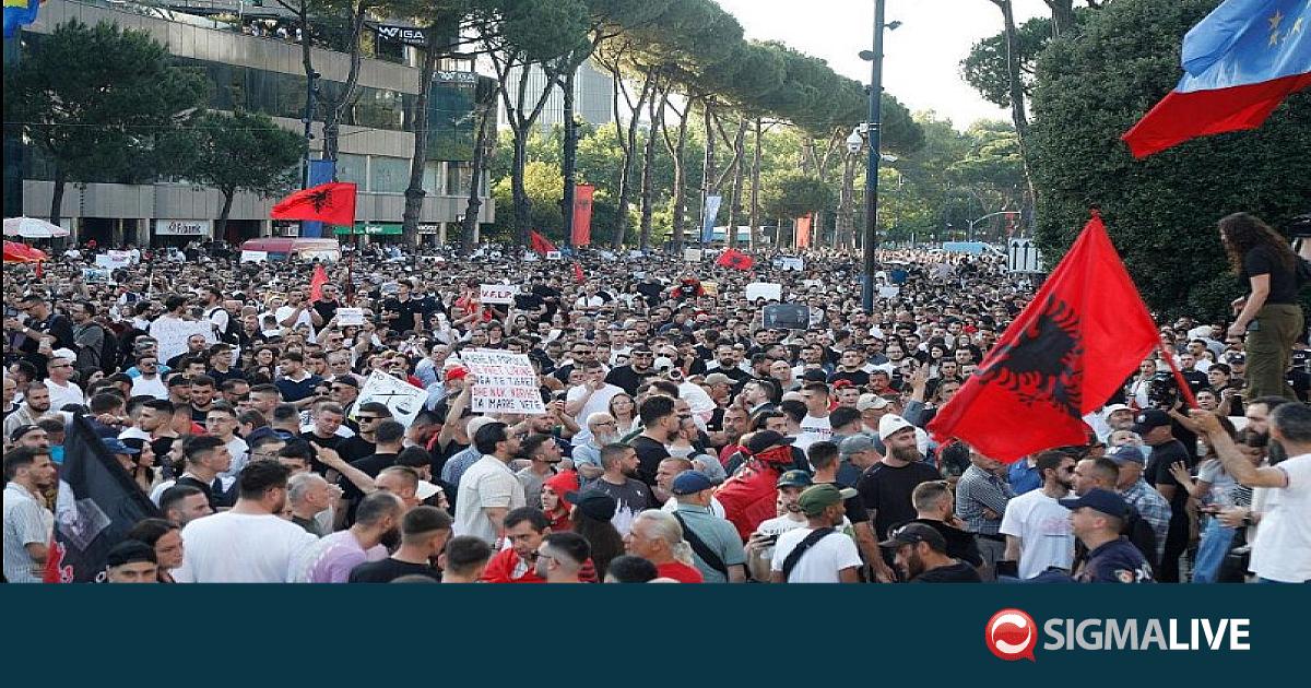 &laquo;&Eta; &Alpha;&lambda;&beta;&alpha;&nu;ί&alpha; &delta;&epsilon;&nu; &epsilon;ί&nu;&alpha;&iota; &gamma;&iota;&alpha; &pi;&omicron;ύ&lambda;&eta;&mu;&alpha;&raquo;: &Chi;&iota;&lambda;&iota;ά&delta;&epsilon;&sigmaf; &pi;&omicron;&lambda;ί&tau;&epsilon;&sigmaf; &kappa;&alpha;&tau;ά &tau;&omicron;&upsilon;&rho;&iota;&sigma;&tau;&iota;&kappa;&omicron;ύ &sigma;&chi;&epsilon;&delta;ί&omicron;&upsilon;