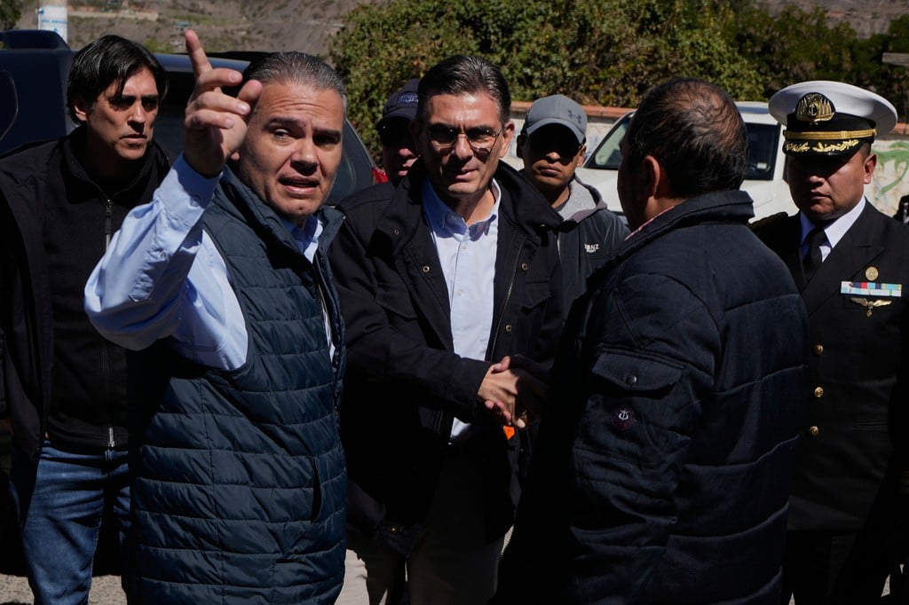 &Beta;&omicron;&lambda;&iota;&beta;ί&alpha;: &Alpha;&sigma;&tau;&upsilon;&nu;&omicron;&mu;ί&alpha; &kappa;&alpha;&iota; &sigma;&tau;&rho;&alpha;&tau;ό&sigmaf; έ&sigma;&pi;&alpha;&sigma;&alpha;&nu; &mu;&pi;&lambda;ό&kappa;&alpha; &delta;&iota;&alpha;&delta;&eta;&lambda;&omega;&tau;ώ&nu; &kappa;&alpha;&tau;ά &tau;&omicron;&upsilon; &Pi;&rho;&omicron;έ&delta;&rho;&omicron;&upsilon;