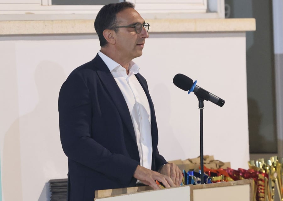 &Upsilon;&Pi;&Epsilon;&Sigma;: &Omicron;&iota; &tau;&omicron;&pi;&iota;&kappa;έ&sigmaf; &kappa;&omicron;&iota;&nu;&omega;&nu;ί&epsilon;&sigmaf; &kappa;&alpha;&theta;&omicron;&rho;ί&zeta;&omicron;&upsilon;&nu; &tau;&eta; &sigma;&upsilon;&mu;&mu;&epsilon;&tau;&omicron;&chi;ή &tau;&omega;&nu; &pi;&omicron;&lambda;&iota;&tau;ώ&nu; &sigma;&tau;&alpha; &kappa;&omicron;&iota;&nu;ά