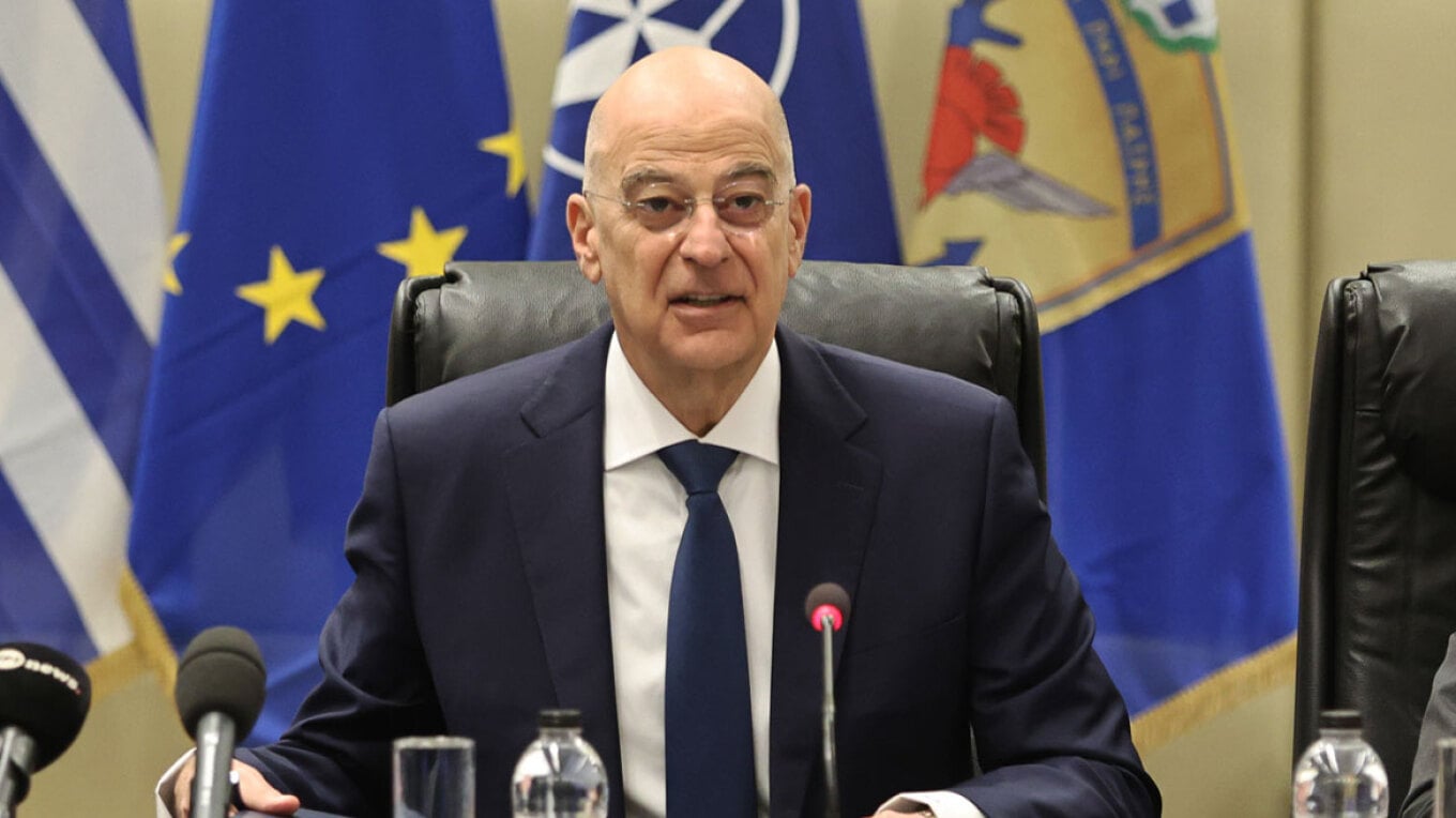 Τουρκική παρενόχληση στο αεροσκάφος που μετέφερε τον Δένδια 