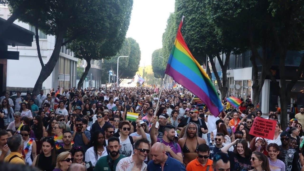 ΕΛΑΜ για Pride: «Το πρωί δασκάλα και το βράδυ drag queen»