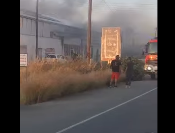 Φωτιά ξέσπασε σε εργοστάσιο στη βιομηχανική Κοκκιν