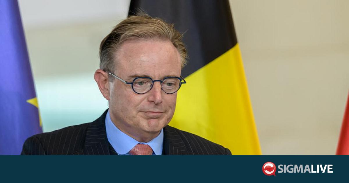 &Beta;έ&lambda;&gamma;&iota;&omicron;: &laquo;&Beta;&lambda;&alpha;&kappa;&epsilon;ί&alpha;&raquo; &tau;&omicron; &nu;&alpha;&upsilon;ά&gamma;&iota;&omicron; &gamma;&iota;&alpha; &kappa;&alpha;&tau;&alpha;&sigma;&kappa;&epsilon;&upsilon;ή &kappa;&omicron;&iota;&nu;&omicron;ύ &mu;&alpha;&chi;&eta;&tau;&iota;&kappa;&omicron;ύ &Gamma;&epsilon;&rho;&mu;&alpha;&nu;ί&alpha;&sigmaf;-&Gamma;&alpha;&lambda;&lambda;ί&alpha;&sigmaf;