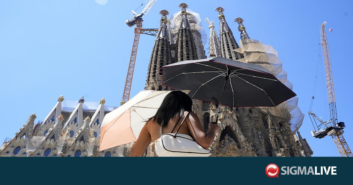 &Omicron; &Pi;ά&pi;&alpha;&sigmaf; &sigma;&tau;&eta; &Sigma;&alpha;&gamma;&rho;ά&delta;&alpha; &Phi;&alpha;&mu;ί&lambda;&iota;&alpha; - &Sigma;ή&mu;&epsilon;&rho;&alpha; &eta; &tau;&epsilon;&lambda;&epsilon;&tau;ή &gamma;&iota;&alpha; &tau;&omicron;&nu; &pi;ύ&rho;&gamma;&omicron;