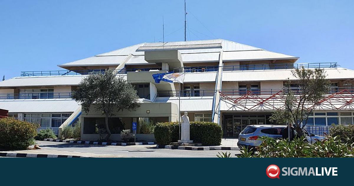 &Pi;ά&phi;&omicron;&sigmaf;: &Chi;&epsilon;&iota;&rho;&omicron;&pi;έ&delta;&epsilon;&sigmaf; &sigma;&epsilon; 4 &pi;&rho;ό&sigma;&omega;&pi;&alpha; &gamma;&iota;&alpha; &epsilon;&pi;ί&theta;&epsilon;&sigma;&eta; &kappa;&alpha;&tau;ά 19&chi;&rho;&omicron;&nu;&omicron;&upsilon;