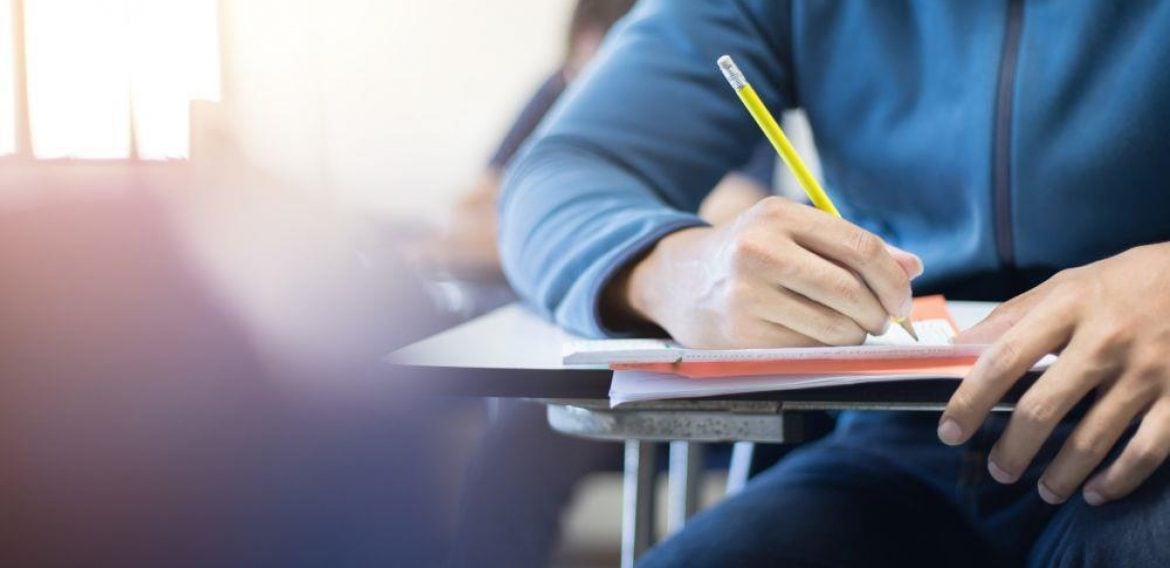 Παγκύπριες: Αυτά είναι τα θέματα της Χημείας και των Οικονομ