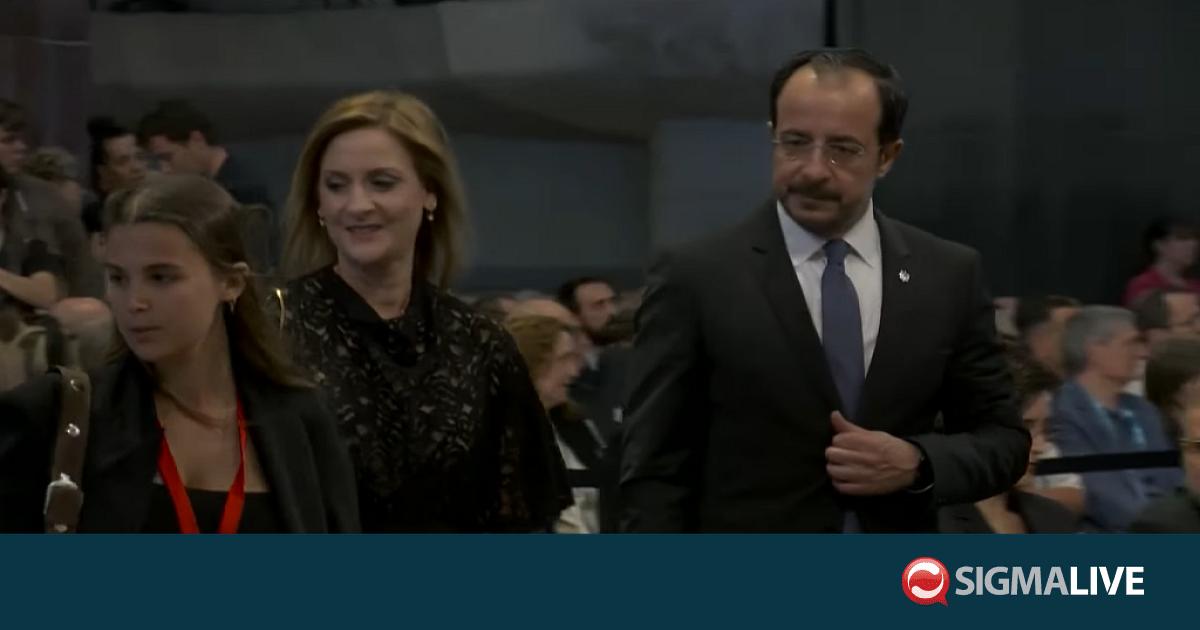 &Beta;&Iota;&Nu;&Tau;&Epsilon;&Omicron;: &Eta; &sigma;&tau;&iota;&gamma;&mu;ή &pi;&omicron;&upsilon; &omicron; &Pi;&tau;&Delta; &upsilon;&pi;&omicron;&delta;έ&chi;&epsilon;&tau;&alpha;&iota; &tau;&omicron;&nu; &Pi;ά&pi;&alpha; &Lambda;έ&omicron;&nu;&tau;&alpha; &sigma;&tau;&eta;&nu; &Sigma;&alpha;&gamma;&rho;ά&delta;&alpha; &Phi;&alpha;&mu;ί&lambda;&iota;&alpha;