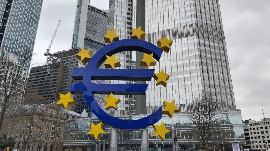 Αποφασίζει σήμερα η ΕΚΤ για τα επιτόκια, εν μέσω αναζωπύρωση
