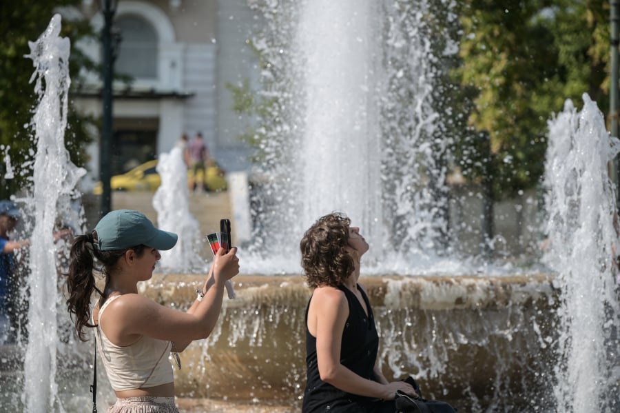 &Pi;&Omicron;&Upsilon;: &Eta; &Epsilon;&upsilon;&rho;ώ&pi;&eta; &pi;&rho;έ&pi;&epsilon;&iota; &nu;&alpha; &pi;&rho;&omicron;&sigma;&tau;&alpha;&tau;&epsilon;ύ&sigma;&epsilon;&iota; &kappa;&alpha;&lambda;ύ&tau;&epsilon;&rho;&alpha; &tau;&omicron;&upsilon;&sigmaf; &pi;&omicron;&lambda;ί&tau;&epsilon;&sigmaf; &tau;&eta;&sigmaf; &alpha;&pi;ό &tau;&eta; &zeta;έ&sigma;&tau;&eta;