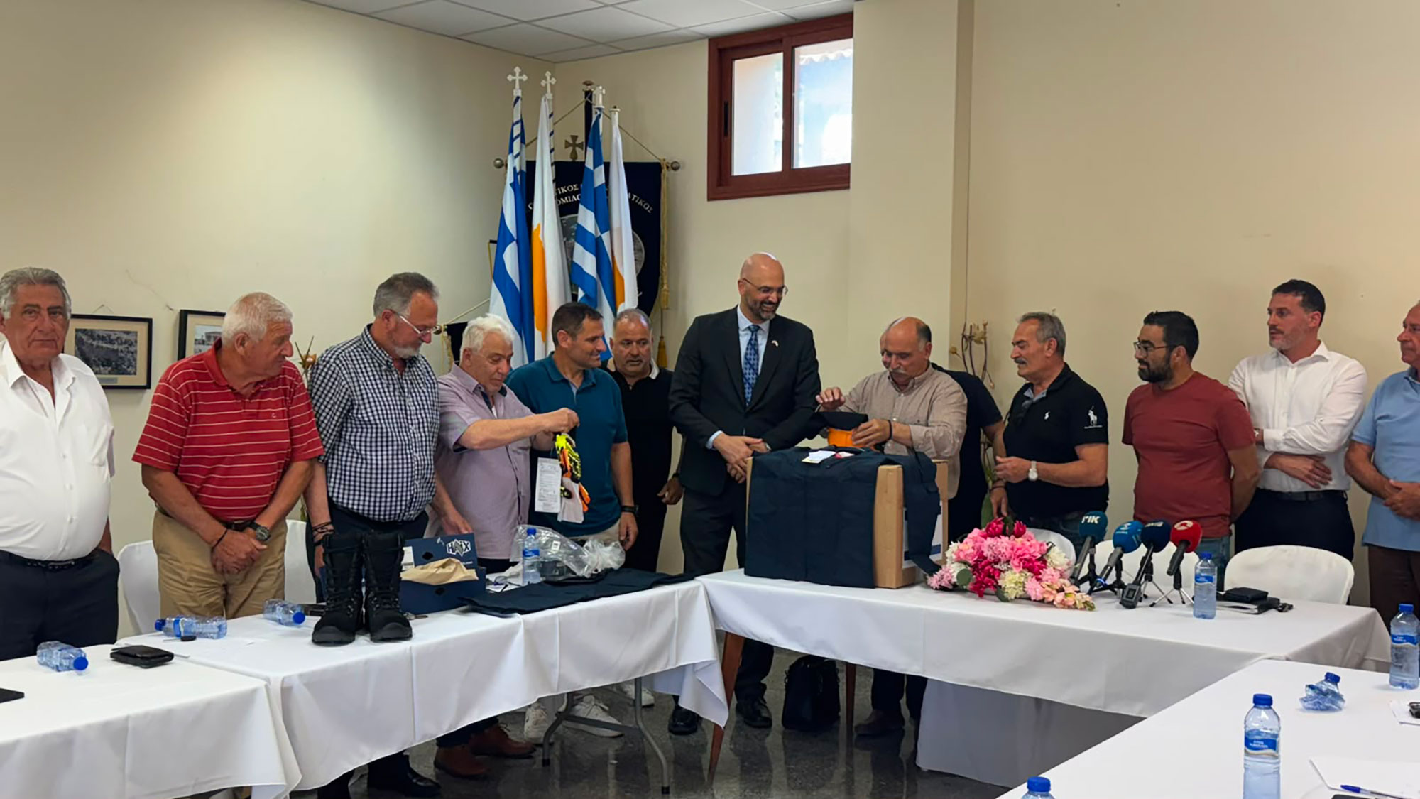 Πυροσβεστικό εξοπλισμό από Πρεσβεία Ισραήλ στις πυ