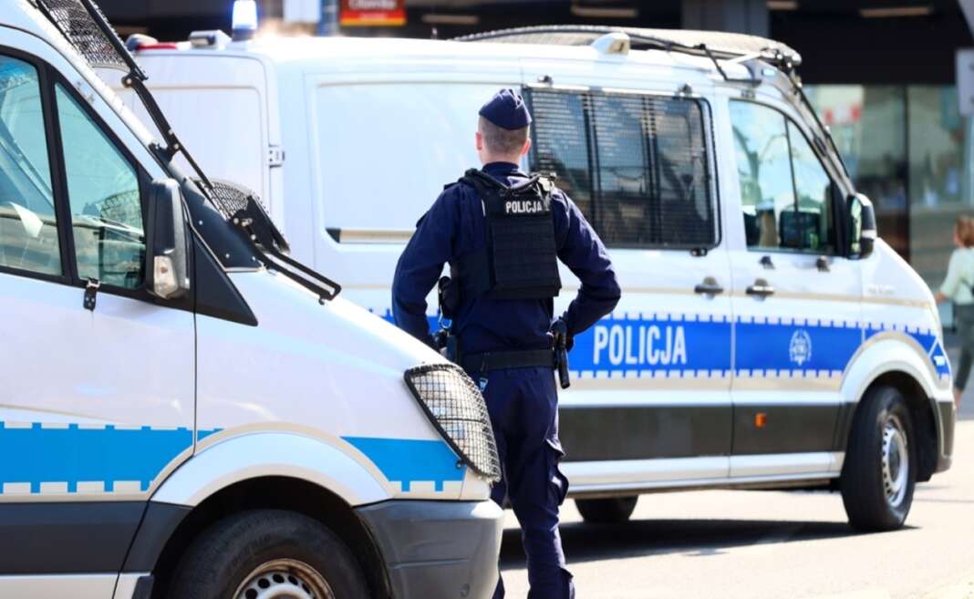 &Pi;&omicron;&lambda;&omega;&nu;ί&alpha;: &Pi;&alpha;&theta;&omicron;&lambda;ό&gamma;&omicron;&sigmaf; &sigma;&upsilon;&nu;&epsilon;&lambda;ή&phi;&theta;&eta; &mu;&epsilon;&tau;ά &tau;&eta;&nu; &alpha;&nu;&alpha;&kappa;ά&lambda;&upsilon;&psi;&eta; &alpha;&nu;&theta;&rho;ώ&pi;&iota;&nu;&omega;&nu; &epsilon;&mu;&beta;&rho;ύ&omega;&nu; &sigma;&epsilon; &kappa;ή&pi;&omicron;