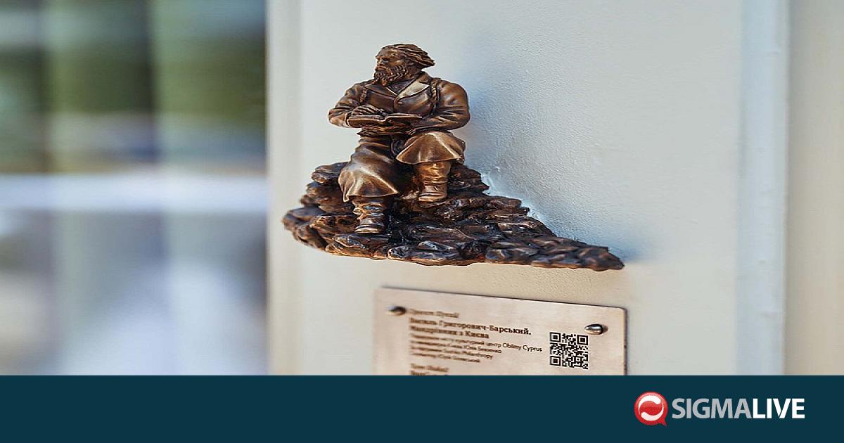 &Alpha;&pi;&omicron;&kappa;&alpha;&lambda;&upsilon;&pi;&tau;ή&rho;&iota;&alpha; &gamma;&lambda;&upsilon;&pi;&tau;&omicron;ύ &Omicron;&upsilon;&kappa;&rho;&alpha;&nu;&omicron;ύ &tau;&alpha;&xi;&iota;&delta;&iota;ώ&tau;&eta; &pi;&omicron;&upsilon; &kappa;&alpha;&tau;έ&gamma;&rho;&alpha;&psi;&epsilon; &tau;&eta;&nu; &Kappa;ύ&pi;&rho;&omicron; &tau;&omicron;&nu; 18&omicron; &alpha;&iota;ώ&nu;&alpha;