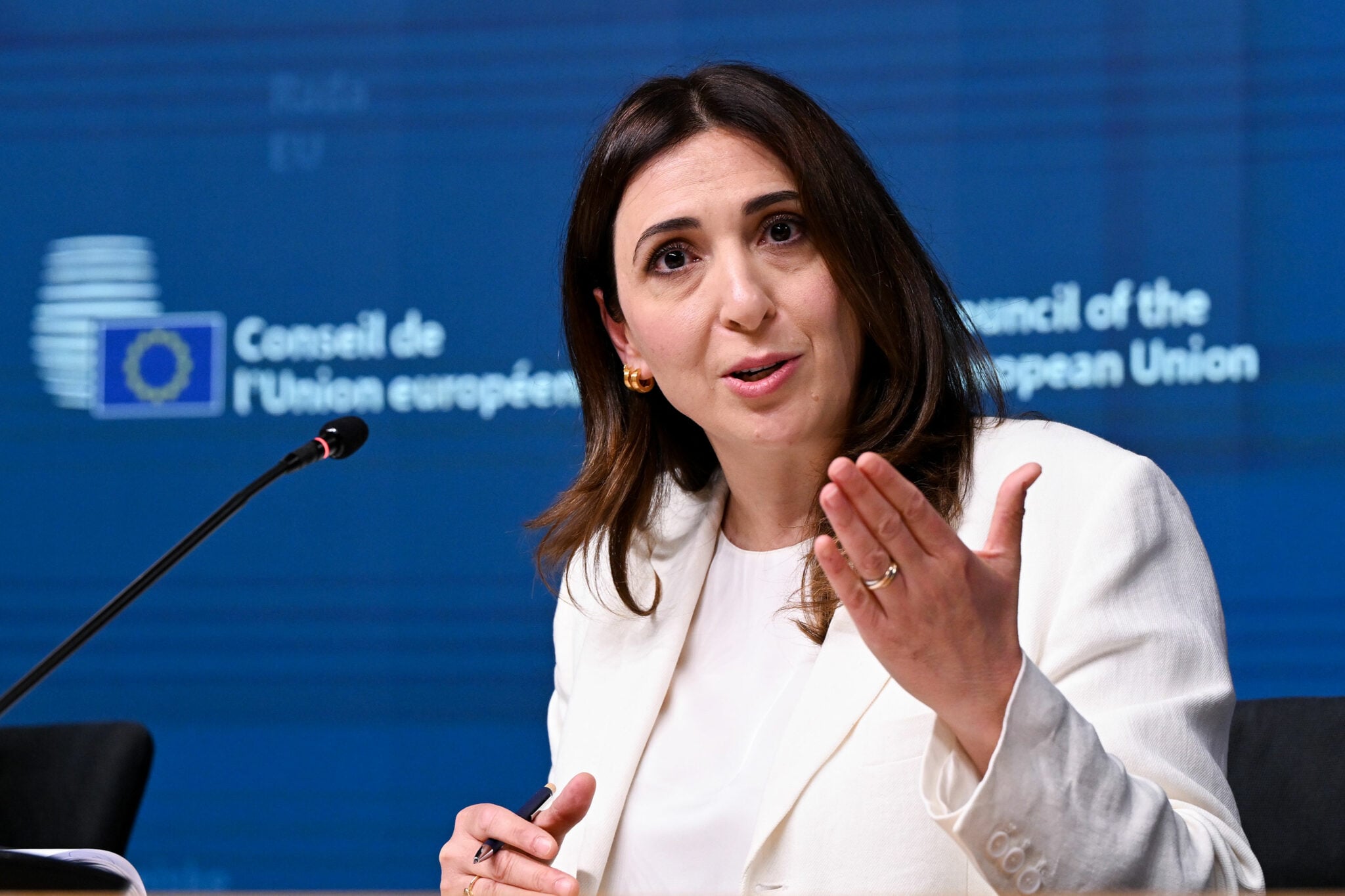 &Mu;.&Rho;&alpha;&omicron;&upsilon;&nu;ά: &Phi;έ&rho;&alpha;&mu;&epsilon; &alpha;&pi;&omicron;&tau;&epsilon;&lambda;έ&sigma;&mu;&alpha;&tau;&alpha; &sigma;&epsilon; ό&lambda;&eta; &tau;&eta;&nu; &epsilon;&upsilon;&rho;&omega;&pi;&alpha;ϊ&kappa;ή &alpha;&tau;&zeta;έ&nu;&tau;&alpha;