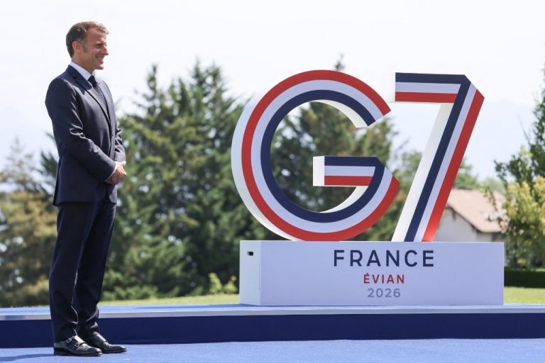 G7: &Sigma;&tau;&omicron; &tau;&rho;&alpha;&pi;έ&zeta;&iota; &omicron;&iota; &lambda;&epsilon;&pi;&tau;&omicron;&mu;έ&rho;&epsilon;&iota;&epsilon;&sigmaf; &tau;&omicron;&upsilon; &Mu;&nu;&eta;&mu;&omicron;&nu;ί&omicron;&upsilon; &Eta;&Pi;&Alpha;-&Iota;&rho;ά&nu;