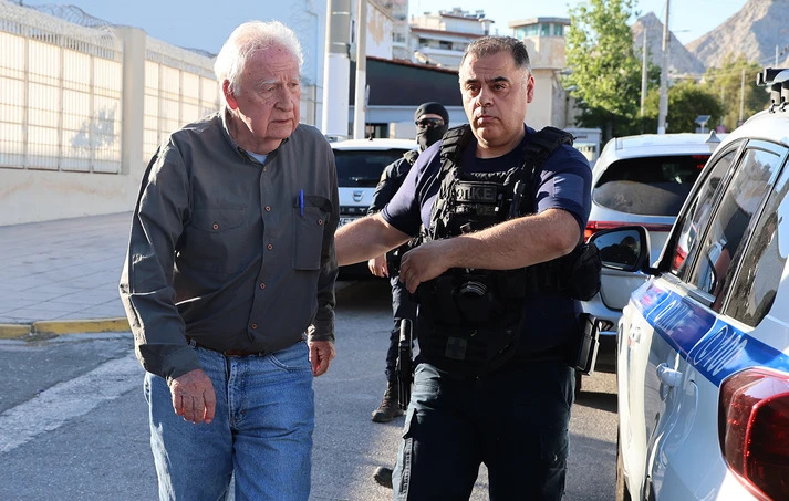 &laquo;&Delta;&epsilon;&nu; &pi;&lambda;&eta;&rho;&omicron;ύ&nu;&tau;&alpha;&iota; &nu;ό&mu;&iota;&mu;&epsilon;&sigmaf; &pi;&rho;&omicron;ϋ&pi;&omicron;&theta;έ&sigma;&epsilon;&iota;&sigmaf;&raquo;: &Tau;&omicron; &sigma;&kappa;&epsilon;&pi;&tau;&iota;&kappa;ό &Alpha;&rho;&epsilon;ί&omicron;&upsilon; &Pi;ά&gamma;&omicron;&upsilon; &gamma;&iota;&alpha; &Gamma;&iota;&omega;&tau;ό&pi;&omicron;&upsilon;&lambda;&omicron;