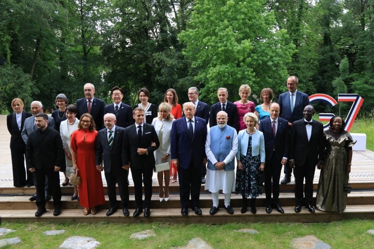 &Omicron;&upsilon;&kappa;&rho;&alpha;&nu;&iota;&kappa;ό: &Eta; G7 &alpha;&nu;&alpha;&gamma;&gamma;έ&lambda;&lambda;&epsilon;&iota; &sigma;&kappa;&lambda;&eta;&rho;ό&tau;&epsilon;&rho;&epsilon;&sigmaf; &kappa;&upsilon;&rho;ώ&sigma;&epsilon;&iota;&sigmaf; &sigma;&tau;&eta; &Rho;&omega;&sigma;ί&alpha;