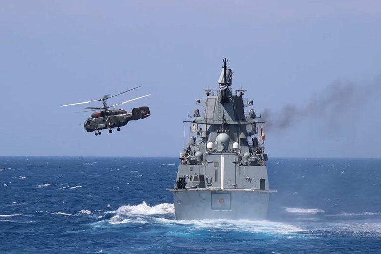 &laquo;Ή&tau;&alpha;&nu; &sigma;&omicron;&upsilon;&rho;&epsilon;&alpha;&lambda;&iota;&sigma;&tau;&iota;&kappa;ό&raquo;: &Pi;ώ&sigmaf; &eta; &rho;ώ&sigma;&iota;&kappa;&eta; &phi;&rho;&epsilon;&gamma;ά&tau;&alpha; έ&rho;&iota;&xi;&epsilon; &pi;&upsilon;&rho;ά &kappa;&omicron;&nu;&tau;ά &sigma;&epsilon; &gamma;&iota;&omicron;&tau; &zeta;&epsilon;&upsilon;&gamma;&alpha;&rho;&iota;&omicron;ύ