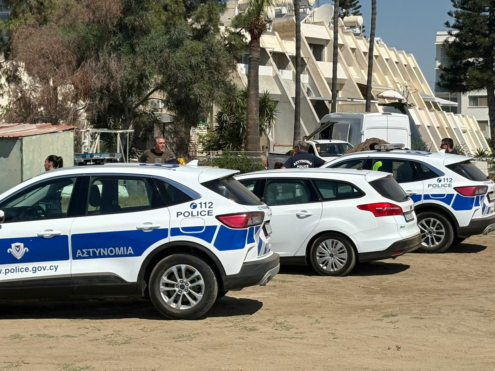 &Sigma;&epsilon; &epsilon;&xi;έ&lambda;&iota;&xi;&eta; &epsilon;&pi;&iota;&chi;&epsilon;ί&rho;&eta;&sigma;&eta; &tau;&eta;&sigmaf; &Upsilon;&Alpha;&Mu; &gamma;&iota;&alpha; &pi;&alpha;&rho;ά&nu;&omicron;&mu;&omicron;&upsilon;&sigmaf; &alpha;&lambda;&lambda;&omicron;&delta;&alpha;&pi;&omicron;ύ&sigmaf; &sigma;&tau;&eta; &Lambda;ά&rho;&nu;&alpha;&kappa;&alpha; (pics)
