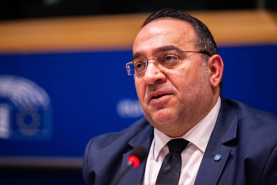 &laquo;&Omicron; &tau;&omicron;&upsilon;&rho;&iota;&sigma;&mu;ό&sigmaf; &epsilon;&pi;&iota;&sigma;&tau;&rho;έ&phi;&epsilon;&iota; &sigma;&epsilon; &sigma;&tau;&alpha;&theta;&epsilon;&rho;ή &tau;&rho;&omicron;&chi;&iota;ά&raquo; - &Tau;&iota; &alpha;&nu;&alpha;&phi;έ&rho;&epsilon;&iota; &omicron; &Upsilon;&phi;. &Tau;&omicron;&upsilon;&rho;&iota;&sigma;&mu;&omicron;ύ