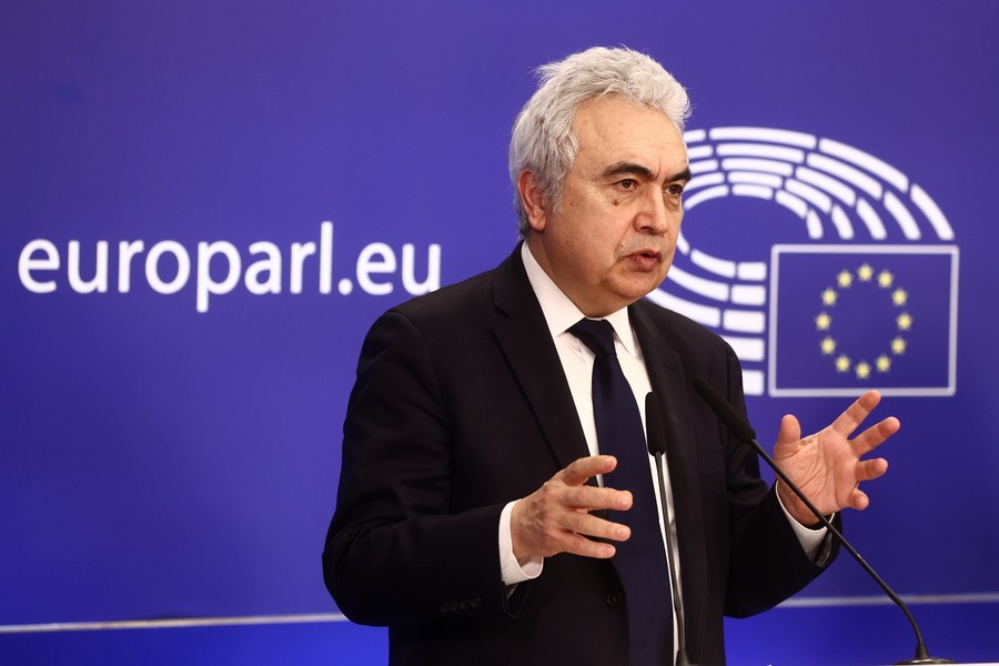 &Phi;. &Mu;&pi;&iota;&rho;ό&lambda;: &Tau;&alpha; &Sigma;&tau;&epsilon;&nu;ά &tau;&omicron;&upsilon; &Omicron;&rho;&mu;&omicron;ύ&zeta; έ&kappa;&lambda;&epsilon;&iota;&sigma;&alpha;&nu; &mu;ί&alpha; &phi;&omicron;&rho;ά &kappa;&alpha;&iota; &mu;&pi;&omicron;&rho;&epsilon;ί &nu;&alpha; &xi;&alpha;&nu;&alpha;&kappa;&lambda;&epsilon;ί&sigma;&omicron;&upsilon;&nu;
