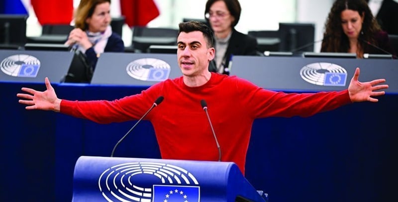 &Phi;&epsilon;&iota;&delta;ί&alpha;&sigmaf;: &Eta; έ&kappa;&theta;&epsilon;&sigma;&eta; &Tau;&omicron;&upsilon;&rho;&kappa;ί&alpha;&sigmaf; &epsilon;ί&nu;&alpha;&iota; &sigma;&alpha;&nu; &tau;&eta;&nu; &pi;&alpha;&nu;&tau;&rho;&epsilon;&mu;έ&nu;&eta; &pi;&omicron;&upsilon; &pi;ά&epsilon;&iota; &mu;&epsilon; ά&lambda;&lambda;&omicron;&upsilon;&sigmaf; ά&nu;&delta;&rho;&epsilon;&sigmaf;