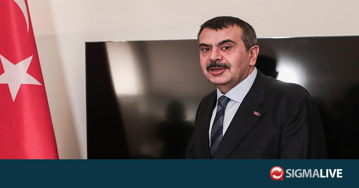 &Tau;&omicron;&upsilon;&rho;&kappa;ί&alpha;: &Sigma;&tau;&alpha; &sigma;&chi;&omicron;&lambda;&iota;&kappa;ά &pi;&rho;&omicron;&gamma;&rho;ά&mu;&mu;&alpha;&tau;&alpha; &eta; &laquo;&Gamma;&alpha;&lambda;ά&zeta;&iota;&alpha; &Pi;&alpha;&tau;&rho;ί&delta;&alpha;&raquo; &kappa;&alpha;&iota; &eta; &laquo;&Theta;ά&lambda;&alpha;&sigma;&sigma;&alpha; &tau;&omega;&nu; &Nu;ή&sigma;&omega;&nu;&raquo;