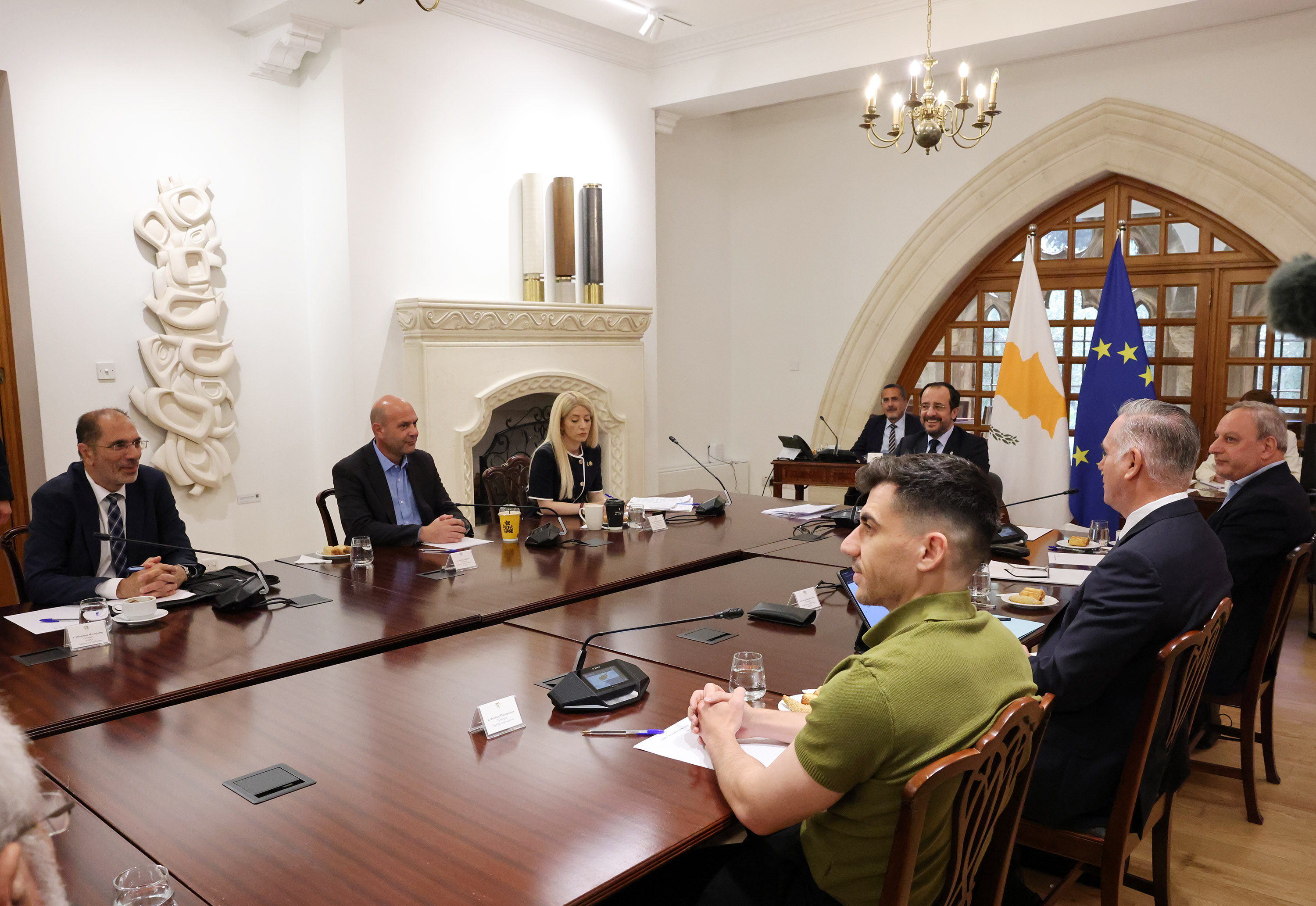 &Omicron;&lambda;&omicron;&kappa;&lambda;&eta;&rho;ώ&theta;&eta;&kappa;&epsilon; &tau;&omicron; &Epsilon;&theta;&nu;&iota;&kappa;ό &Sigma;&upsilon;&mu;&beta;&omicron;ύ&lambda;&iota;&omicron; - Ό&sigma;&alpha; &delta;ή&lambda;&omega;&sigma;&alpha;&nu; &omicron;&iota; &pi;&omicron;&lambda;&iota;&tau;&iota;&kappa;&omicron;ί &alpha;&rho;&chi;&eta;&gamma;&omicron;ί (vid)