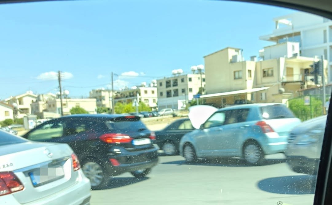&Tau;&rho;&omicron;&chi;&alpha;ί&omicron; &alpha;&tau;ύ&chi;&eta;&mu;&alpha; &mu;&epsilon; &tau;&rho;ί&alpha; &omicron;&chi;ή&mu;&alpha;&tau;&alpha; &sigma;&tau;&eta;&nu; &Alpha;&gamma;&lambda;&alpha;&nu;&tau;&zeta;&iota;ά: &Epsilon;&iota;&kappa;ό&nu;&alpha; &alpha;&pi;ό &tau;&omicron; &sigma;&eta;&mu;&epsilon;ί&omicron;