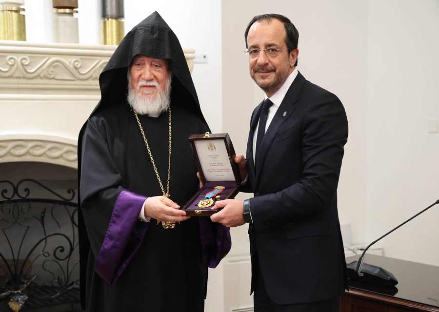 &Pi;&alpha;&rho;&alpha;&sigma;&eta;&mu;&omicron;&phi;&omicron;&rho;ή&theta;&eta;&kappa;&epsilon; &omega;&sigmaf; &laquo;&Pi;&rho;ί&gamma;&kappa;&iota;&pi;&alpha;&sigmaf; &tau;&eta;&sigmaf; &Kappa;&iota;&lambda;&iota;&kappa;ί&alpha;&sigmaf;&raquo; &omicron; &Chi;&rho;&iota;&sigma;&tau;&omicron;&delta;&omicron;&upsilon;&lambda;ί&delta;&eta;&sigmaf;