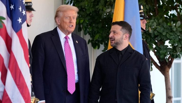 &Tau;&rho;&alpha;&mu;&pi; &gamma;&iota;&alpha; &Zeta;&epsilon;&lambda;έ&nu;&sigma;&kappa;&iota;: &laquo;&Tau;&alpha; &pi;ά&epsilon;&iota; &mu;ά&lambda;&lambda;&omicron;&nu; &kappa;&alpha;&lambda;ά, &alpha;&nu;&tau;έ&chi;&epsilon;&iota;&raquo;