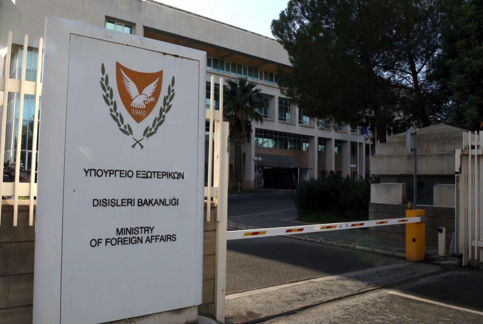 &Upsilon;&Pi;&Epsilon;&Xi;: &laquo;&Beta;&alpha;&theta;&iota;ά &sigma;&upsilon;&gamma;&kappa;&lambda;&omicron;&nu;&iota;&sigma;&mu;έ&nu;&omicron;&iota; - &Omicron;&iota; &sigma;&kappa;έ&psi;&epsilon;&iota;&sigmaf; &mu;&alpha;&sigmaf; &mu;&epsilon; &tau;&omicron;&nu; &lambda;&alpha;ό &tau;&eta;&sigmaf; &Beta;&epsilon;&nu;&epsilon;&zeta;&omicron;&upsilon;έ&lambda;&alpha;&sigmaf;&raquo;