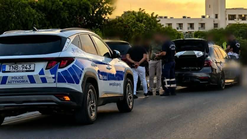 &Pi;ά&phi;&omicron;&sigmaf;: &Tau;&rho;&omicron;&chi;&alpha;ί&omicron; &alpha;&tau;ύ&chi;&eta;&mu;&alpha; &sigma;&tau;&omicron;&nu; &pi;&alpha;&rho;&alpha;&lambda;&iota;&alpha;&kappa;ό