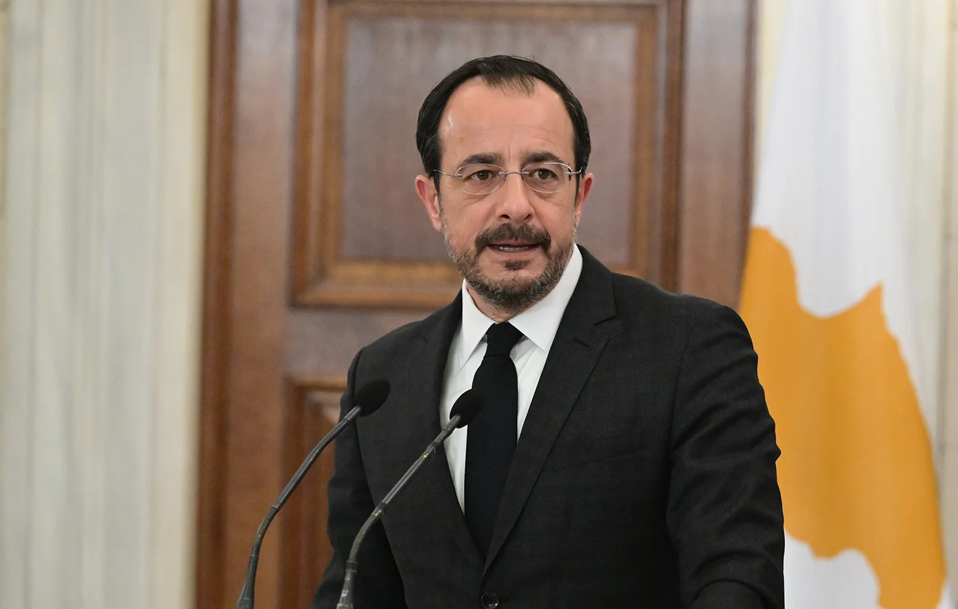 &Pi;&rho;ό&epsilon;&delta;&rho;&omicron;&sigmaf;: E&pi;&iota;&mu;έ&nu;&omicron;&upsilon;&mu;&epsilon; &nu;&alpha; &delta;&iota;&alpha;&sigma;&upsilon;&nu;&delta;έ&omicron;&upsilon;&mu;&epsilon; &tau;&iota;&sigmaf; &sigma;&pi;&omicron;&upsilon;&delta;έ&sigmaf; &mu;&epsilon; &tau;&eta;&nu; &alpha;&gamma;&omicron;&rho;ά &epsilon;&rho;&gamma;&alpha;&sigma;ί&alpha;&sigmaf;