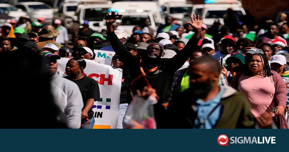 &Nu;ό&tau;&iota;&alpha; &Alpha;&phi;&rho;&iota;&kappa;ή: &Delta;&iota;&alpha;&delta;&eta;&lambda;ώ&sigma;&epsilon;&iota;&sigmaf; &epsilon;&nu;&alpha;&nu;&tau;ί&omega;&nu; &mu;&epsilon;&tau;&alpha;&nu;&alpha;&sigma;&tau;ώ&nu;- &Tau;έ&sigma;&sigma;&epsilon;&rho;&iota;&sigmaf; &nu;&epsilon;&kappa;&rho;&omicron;ί (&Beta;&Iota;&Nu;&Tau;&Epsilon;&Omicron;)